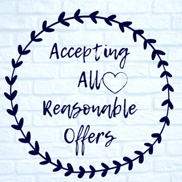 💕💕Accepting all REASONABLE offers 💕💕 - Picture 1 of 1